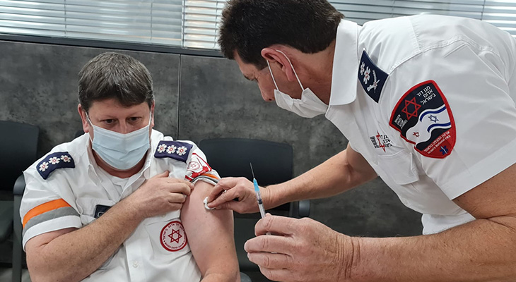 Le Directeur Général du MDA se joint au réseau de vaccination Eli BIN vaccination Israël
